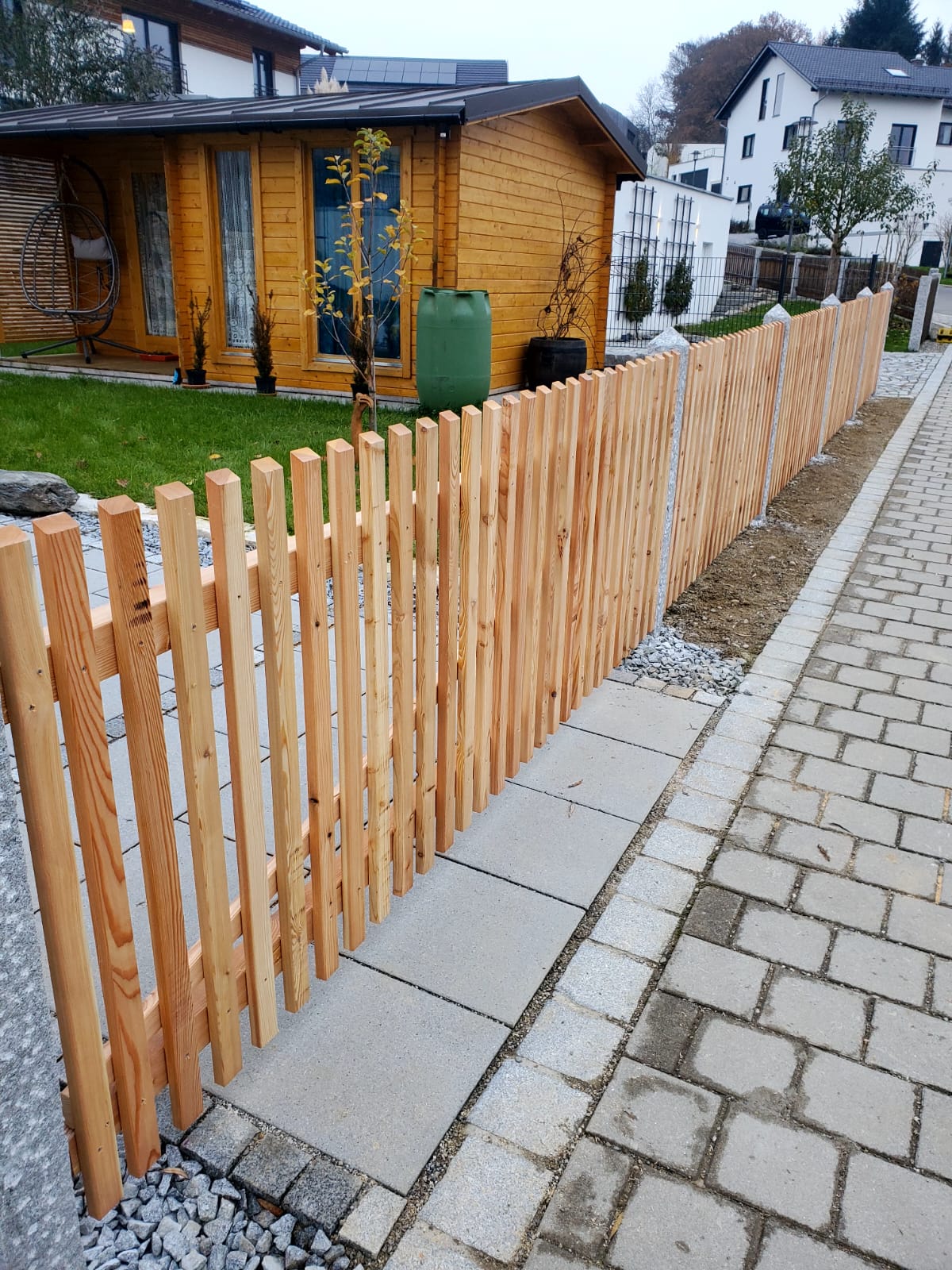 Referenz Lärchenzaun im Gartenbereich